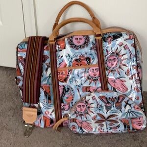 Jetsetter travel bag plus cosmetics bag 
Includes strap